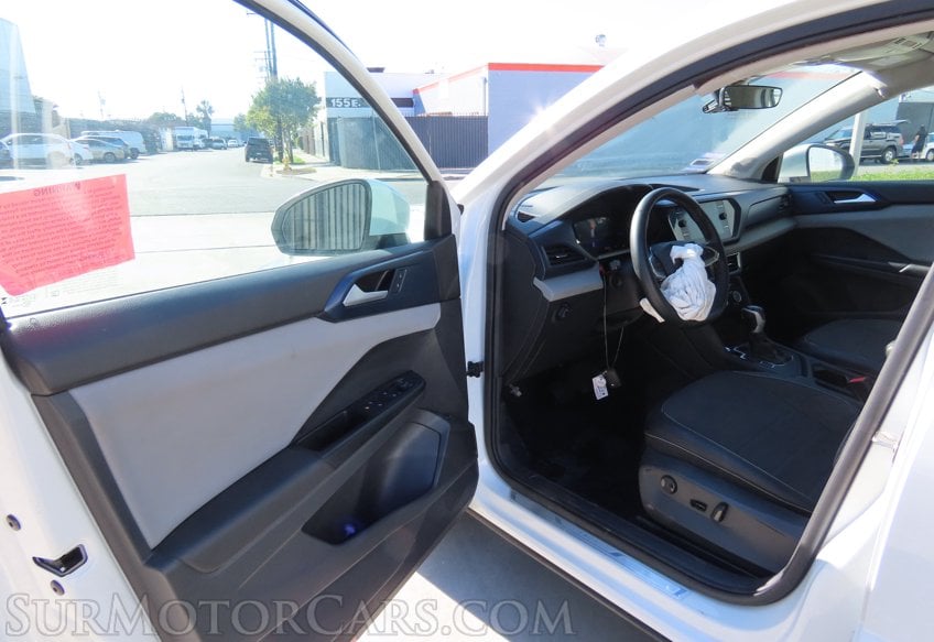 2023 Volkswagen Taos SE - Image 24