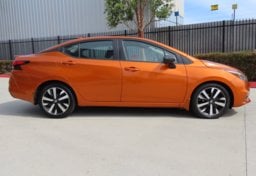 2022 Nissan Versa SR - Image 5