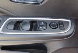 2022 Nissan Versa SR - Image 43
