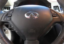 2015 Infiniti Q60 Coupe Journey - Image 38