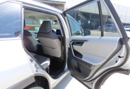 2025 Toyota RAV4 Hybrid XLE - Image 19