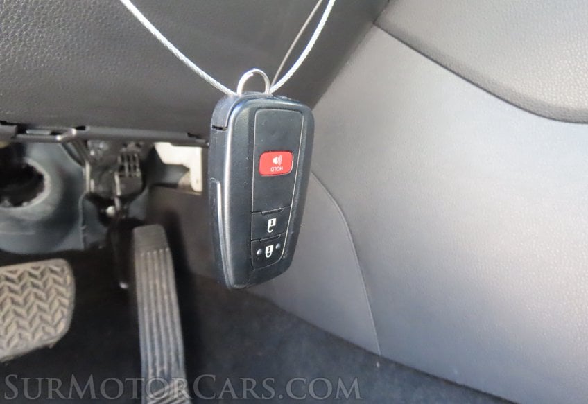 2025 Toyota RAV4 Hybrid XLE - Image 31