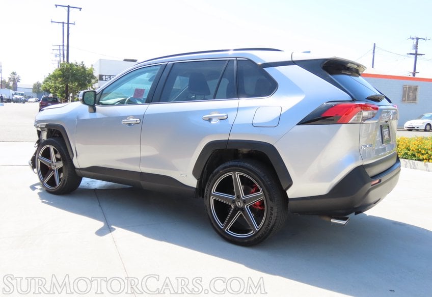 2025 Toyota RAV4 Hybrid XLE - Image 10