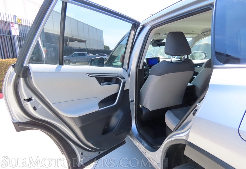 2025 Toyota RAV4 Hybrid XLE - Image 18