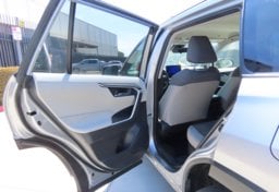 2025 Toyota RAV4 Hybrid XLE - Image 18
