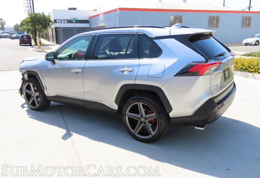 2025 Toyota RAV4 Hybrid XLE - Image 8