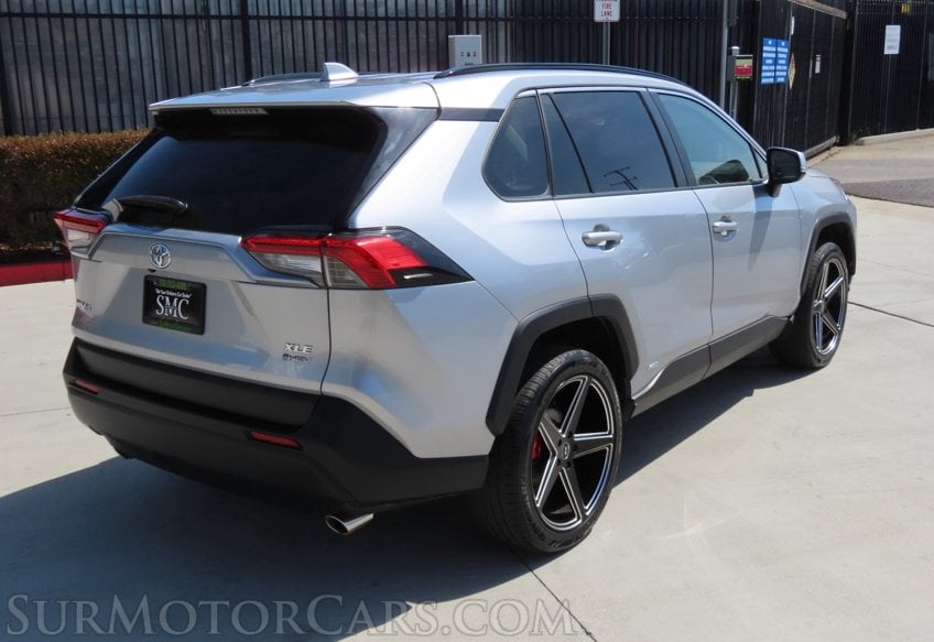2025 Toyota RAV4 Hybrid XLE - Image 7