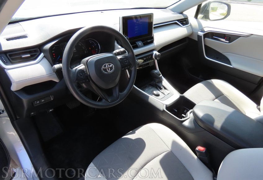 2025 Toyota RAV4 Hybrid XLE - Image 20