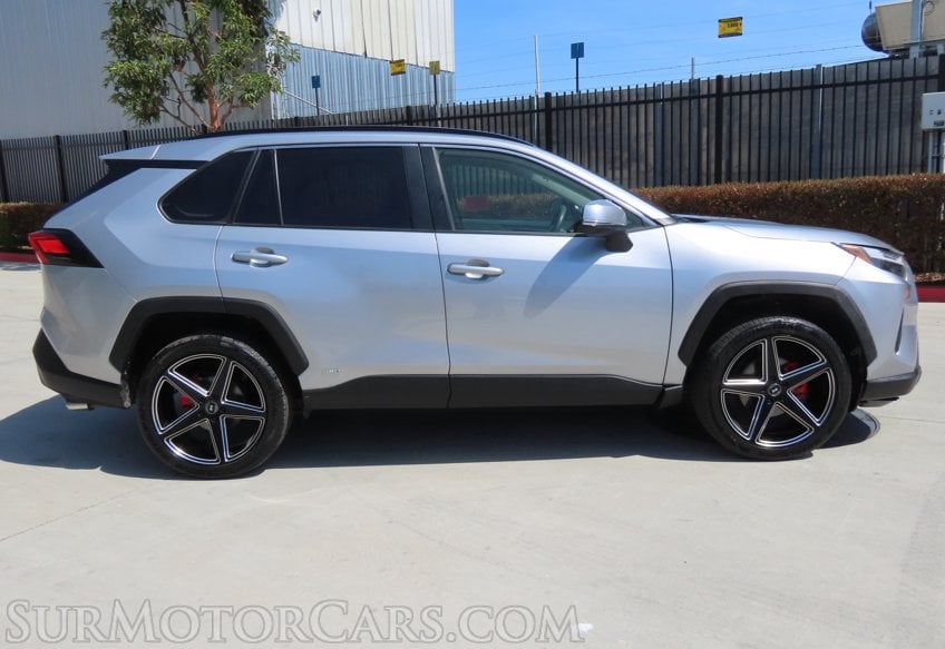 2025 Toyota RAV4 Hybrid XLE - Image 5