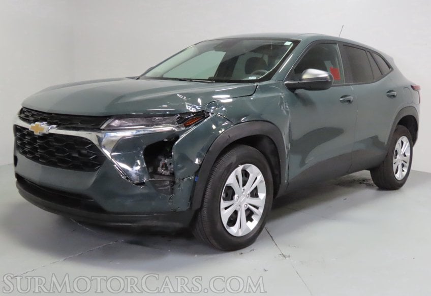 2025 Chevrolet Trax LS - Image 4
