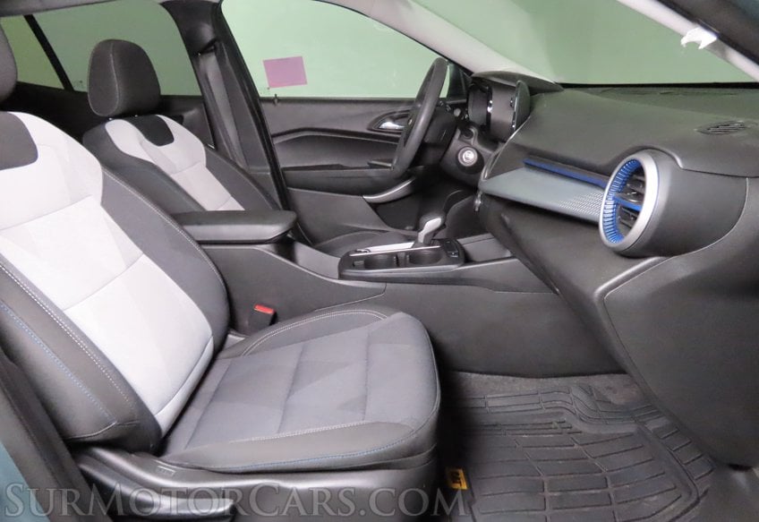 2025 Chevrolet Trax LS - Image 27