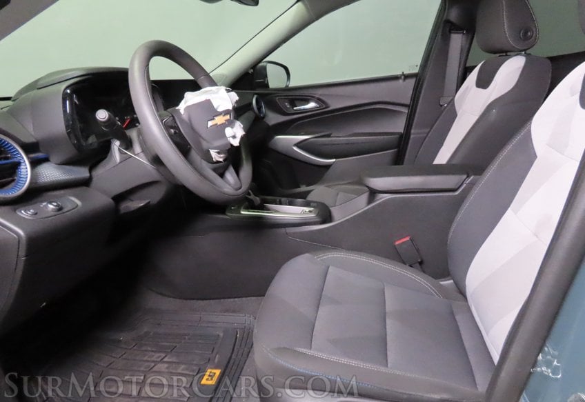 2025 Chevrolet Trax LS - Image 23