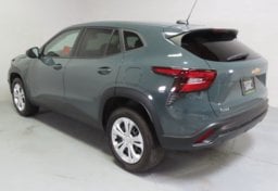2025 Chevrolet Trax LS - Image 9