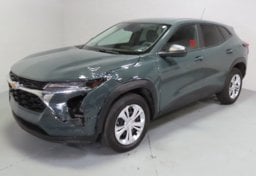 2025 Chevrolet Trax LS - Image 2