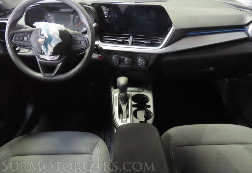 2025 Chevrolet Trax LS - Image 31