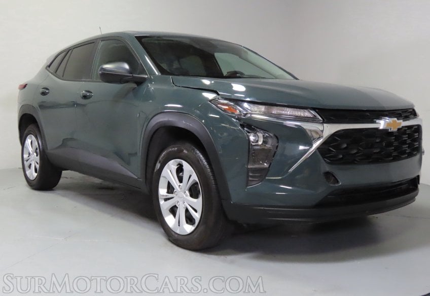 2025 Chevrolet Trax LS - Image 3