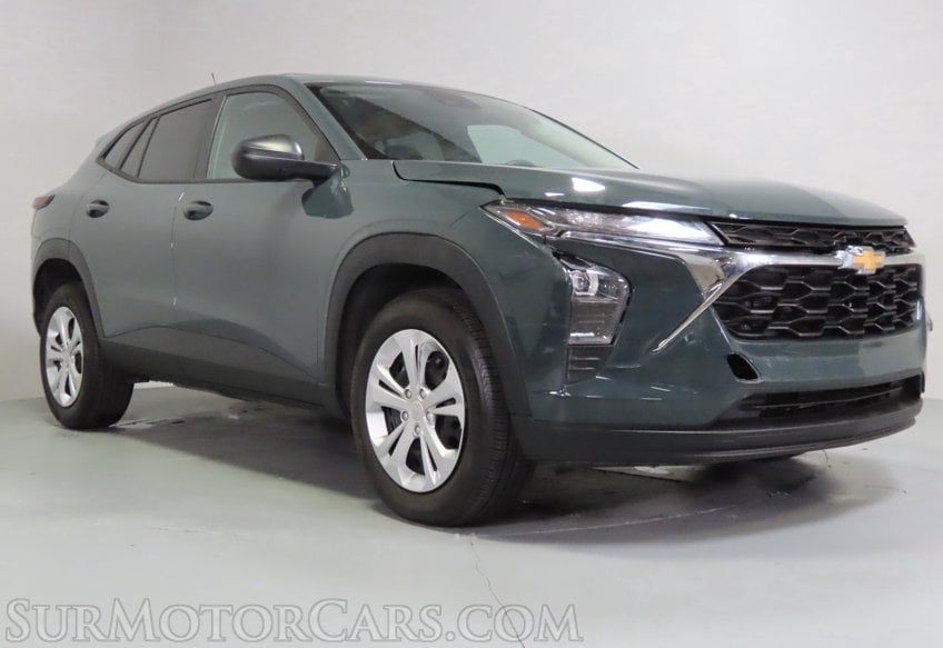 2025 Chevrolet Trax LS - Image 3