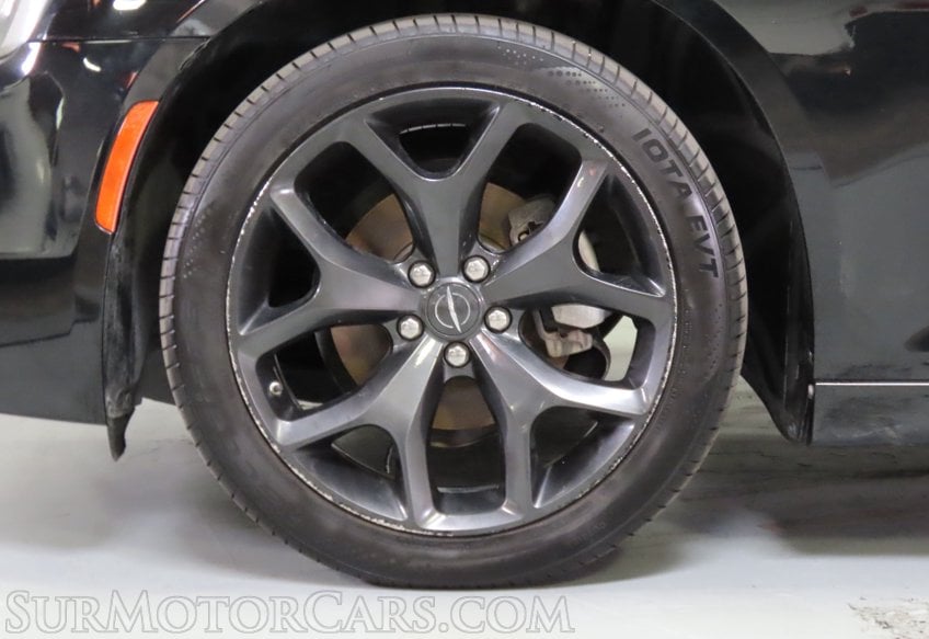 2022 Chrysler 300 Touring - Image 16