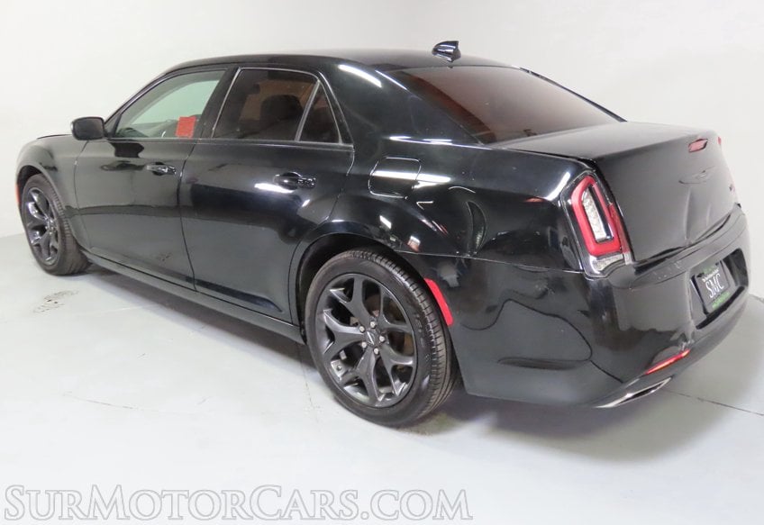 2022 Chrysler 300 Touring - Image 10