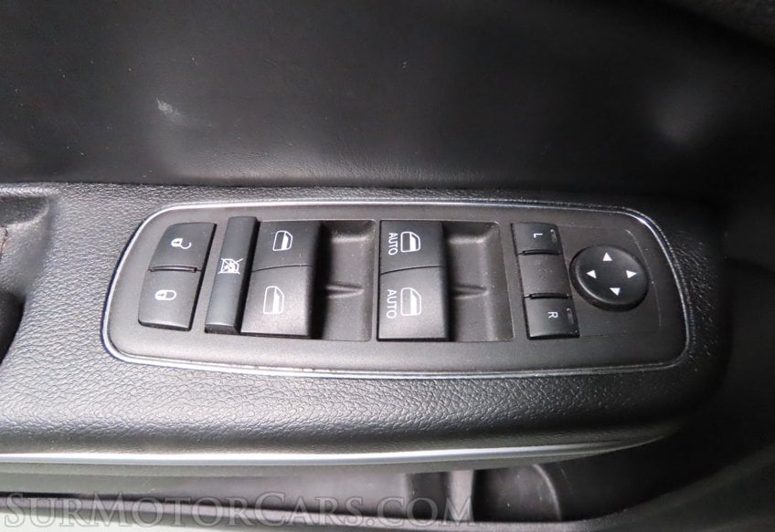 2022 Chrysler 300 Touring - Image 38