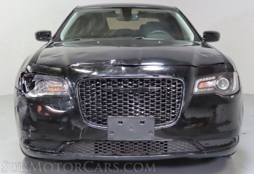 2022 Chrysler 300 Touring - Image 12