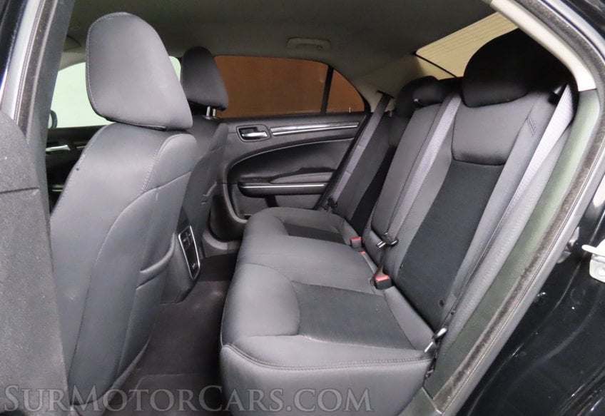 2022 Chrysler 300 Touring - Image 27