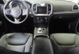 2022 Chrysler 300 Touring - Image 30