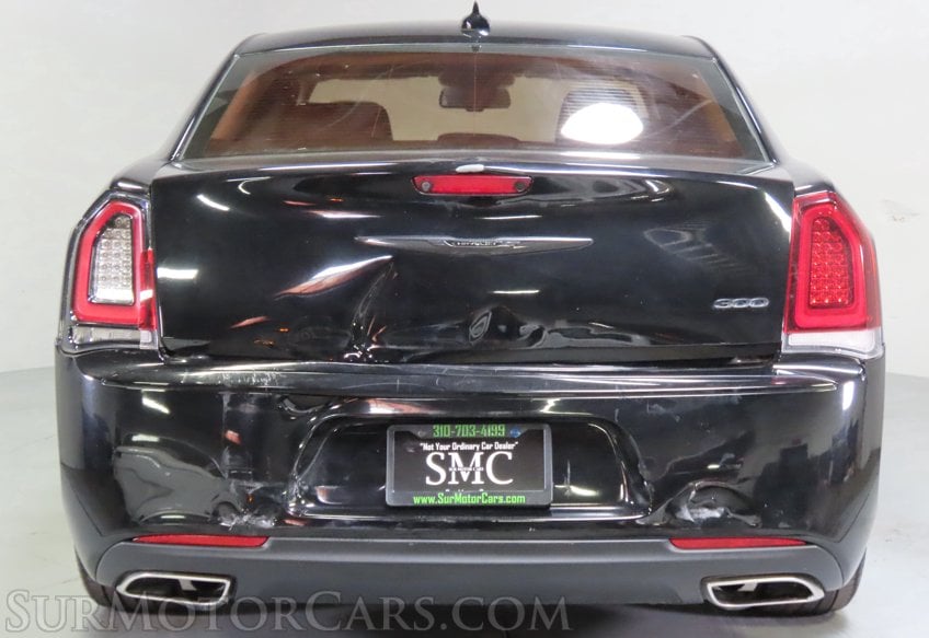 2022 Chrysler 300 Touring - Image 11