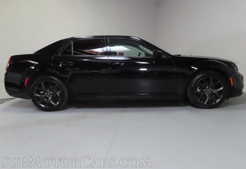 2022 Chrysler 300 Touring - Image 5
