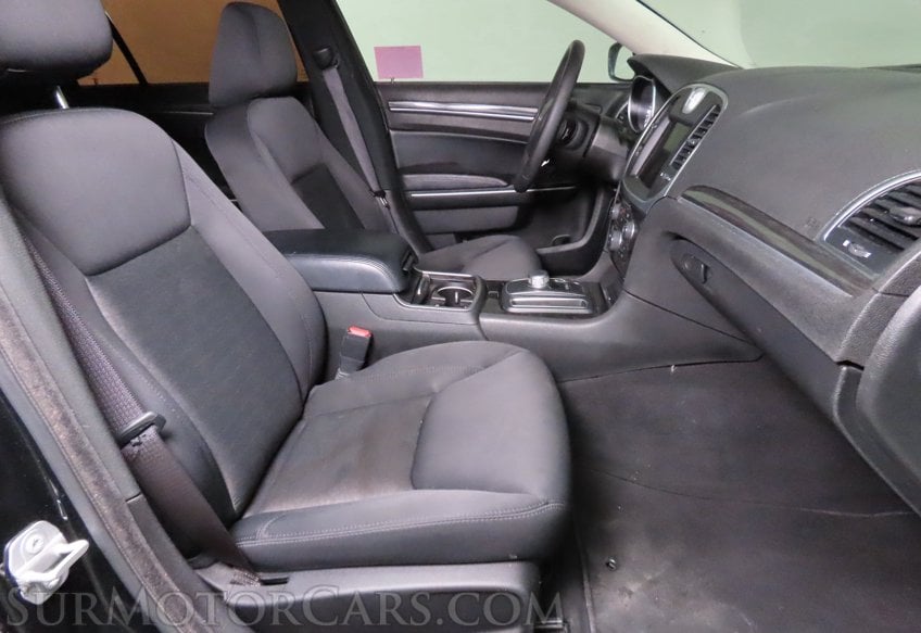 2022 Chrysler 300 Touring - Image 26