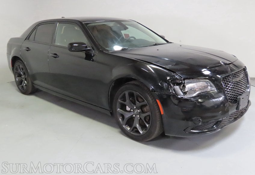 2022 Chrysler 300 Touring - Image 2
