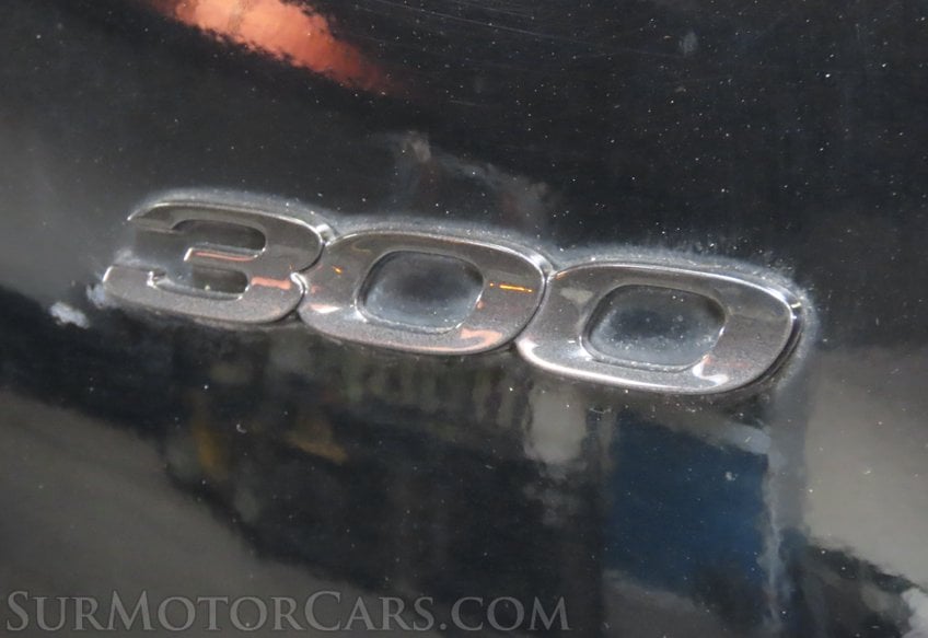 2022 Chrysler 300 Touring - Image 17
