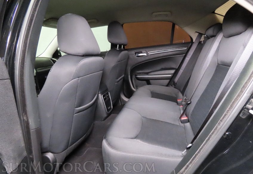 2022 Chrysler 300 Touring - Image 23