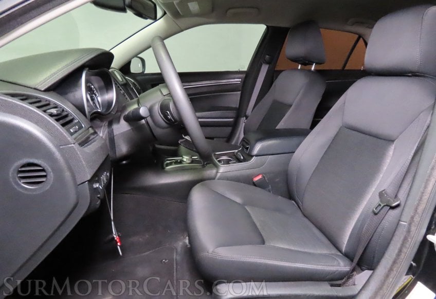 2022 Chrysler 300 Touring - Image 22