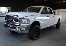 2014 Ram 3500. 4x4 - Image 2