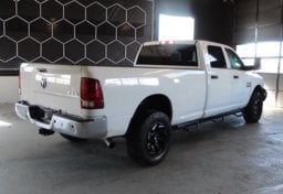 2014 Ram 3500. 4x4 - Image 7