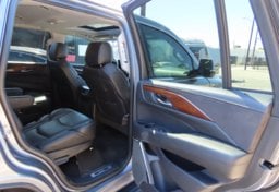 2018 Cadillac Escalade Luxury - Image 17