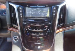 2018 Cadillac Escalade Luxury - Image 30