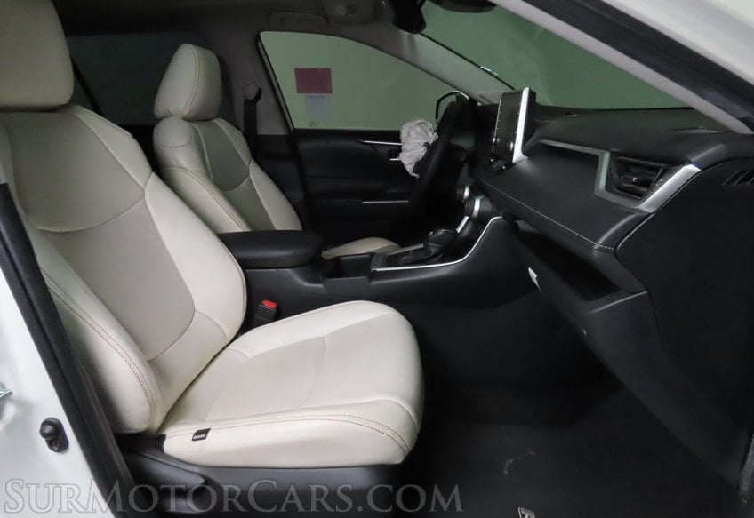 2022 Toyota RAV4 XLE Premium - Image 29