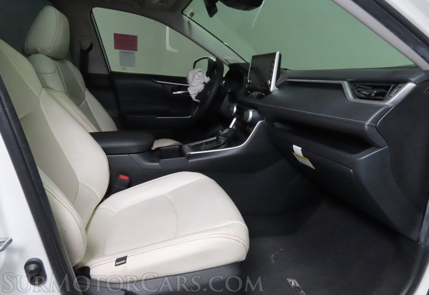2022 Toyota RAV4 XLE Premium - Image 25