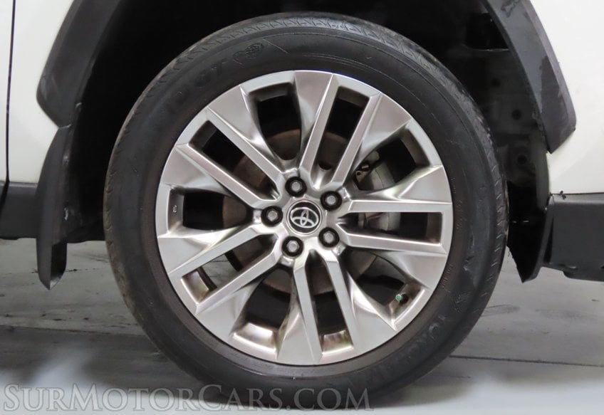 2022 Toyota RAV4 XLE Premium - Image 19