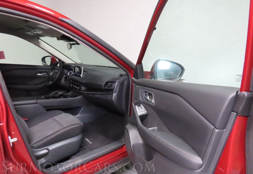 2025 Nissan Rogue SV - Image 16