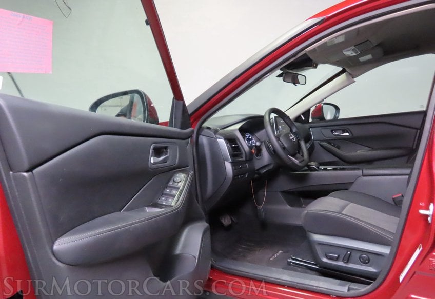 2025 Nissan Rogue SV - Image 34
