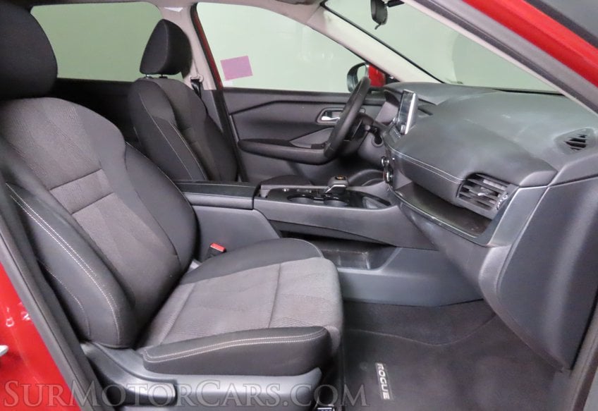 2025 Nissan Rogue SV - Image 17