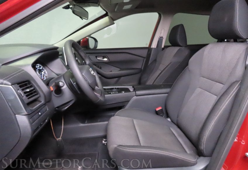 2025 Nissan Rogue SV - Image 31