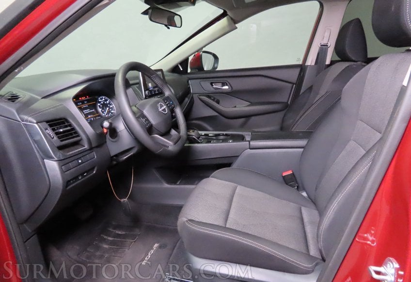 2025 Nissan Rogue SV - Image 33