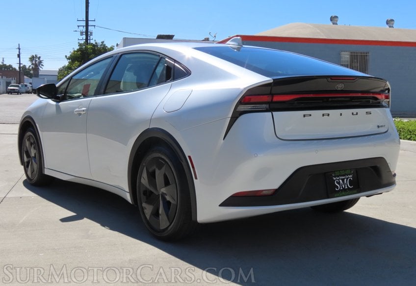 2025 Toyota Prius LE - Image 9