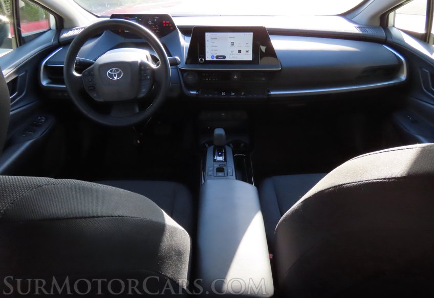 2025 Toyota Prius LE - Image 31