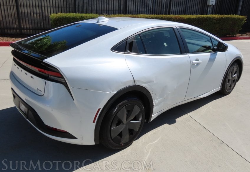 2025 Toyota Prius LE - Image 8