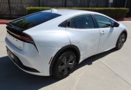 2025 Toyota Prius LE - Image 8